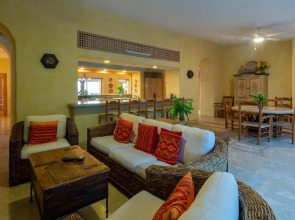 6 Bedroom Beachfront From $1600 per Night: Villa de la Playa