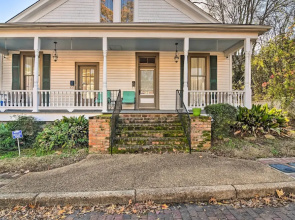 Stylish Vicksburg Apt w/ Porch - 2 Mi to Casino!