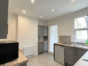 Remarkable 2-bed House in Rochester