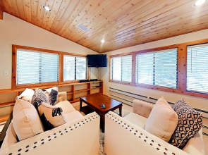 35 St Moritz Terrace Cabin 3 Bedrooms 3 Bathrooms Home