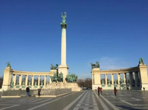 Trendy & Cozy Apartment at Heroes' Square