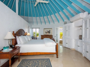 Exquisite Retreat: Contemporary Estate On Pink Sand Beach