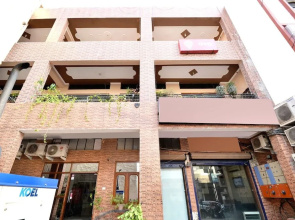 OYO 4738 Hotel Re-Birth