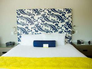 Hotel Breakwater South Beach