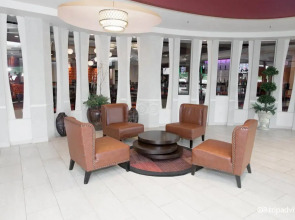 Holiday Inn Newark International Airport by IHG