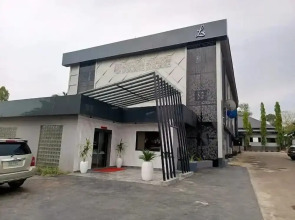 La Monde Hotel and Suites