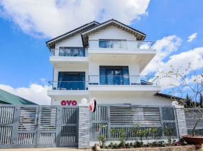 Oyo 671 Ez'S House Hotel