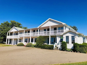 Anne Shirley Motel & Cottages