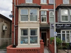 Reads Avenue - Next To HA Social Club - Winter Gardens and Town Centre!