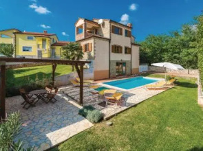 Four-Bedroom Holiday Home in Kastelir