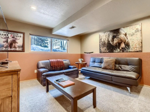 Mountainside 753 3 Bedroom Home by RedAwning