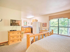 Bright Davis Escape w/ Screened-in Porch!