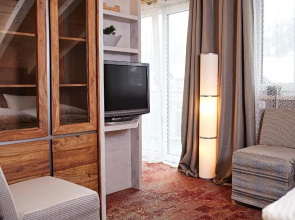 Vintage-Hotel Charivari