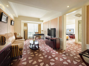 Paramount Gallery Hotel