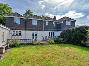 Cottage in Whitestone With Garden & Games Room
