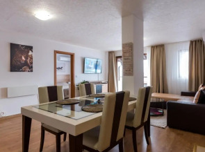 Modern & Cozy 2BD Apartment with Mountain View