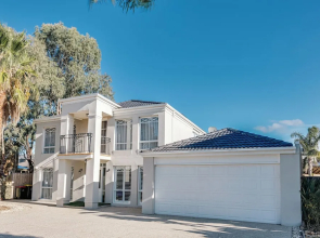 StayAU 6BRM Lakeview Villa Holiday Stay