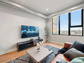 Edgewater Gem Stylish 2BR Apartment Near Lake