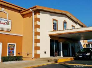 R Nite Star Inn & Suite