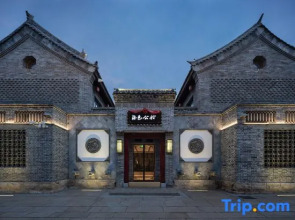 Luoyi Mansion