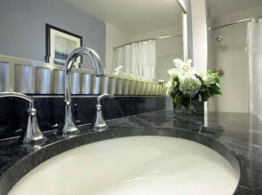 Hyatt Regency Buffalo / Hotel and Conference Center