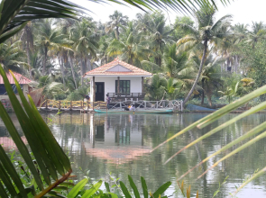 Munroe Island Lake Resorts