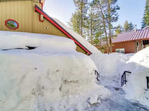 6 Mi to Sugar Bowl Resort: Soda Springs Cabin!