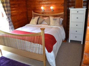 Lovely 3-bed Log Cabin in the Hills Near Dunoon