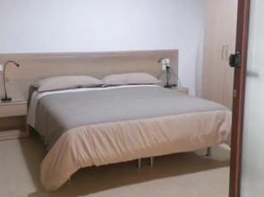 Sylvia Home Apt and Rooms with Kitchenette