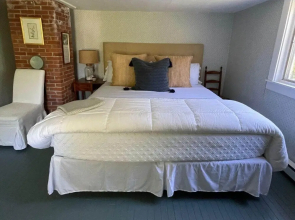 Deer Isle Farmhouse - New!