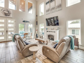 Private Dock & Yard! Modern Getaway in Mabank
