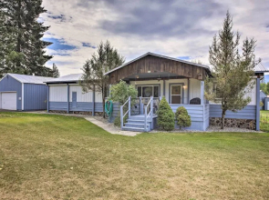 Woodsy Riverfront Retreat in Trout Creek Montana!