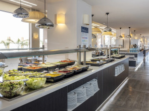 Отель Las Palmeras Affiliated by FERGUS 