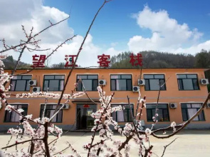 Kuandian Wangjiang Inn