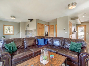 Bearing Tree 5 Br home by RedAwning