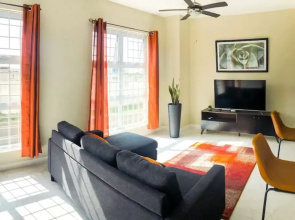 Suite Tangerine Classy Conveniently Located