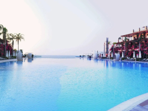 Cratos Premium Hotel & Casino