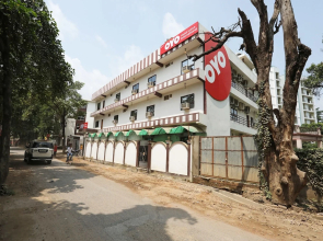 OYO 15027 Hotel Lotus International