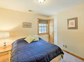 West Dover Home w/ Deck ~ 2 Mi to Mount Snow!