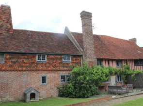 Delightful 4BD Home Full of Flair Edenbridge Kent