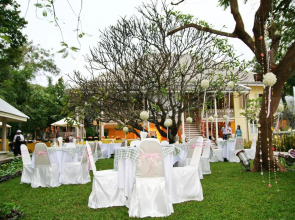 Baan Bayan Beachfront Hotel