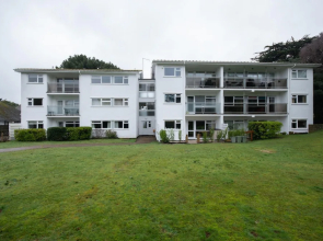 Fairwinds in Poole With 2 Bedrooms and 1 Bathrooms