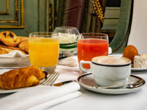 Le Dokhan’s Paris Arc de Triomphe, a Tribute Portfolio Hotel