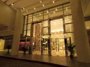 Pearl Suites Swiss Garden Residences