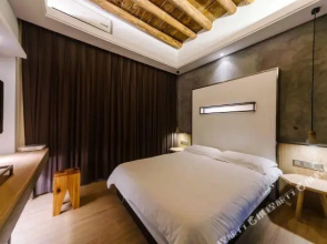 Coastal Sunshine Villa Hotel