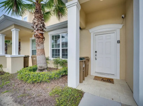 Townhome w/ Lanai ~ 9 Mi to Disney!