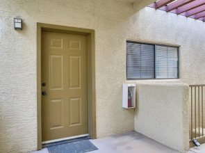 Condo 1 Mi to South Mountain Park! Unwind Poolside