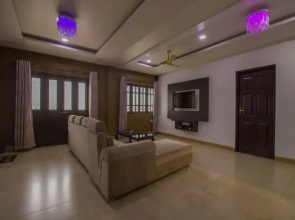 OYO 16519 Home Elegant 3BHK Parra