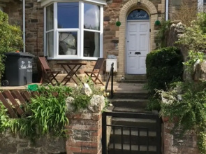 Homely 2- bed Apartment -ground Floor-sleeps 4