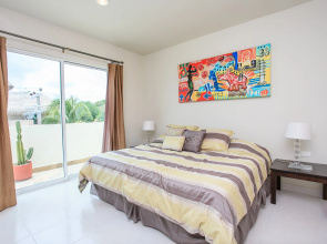 Contemporary Private 2 Br Ph Near Everything